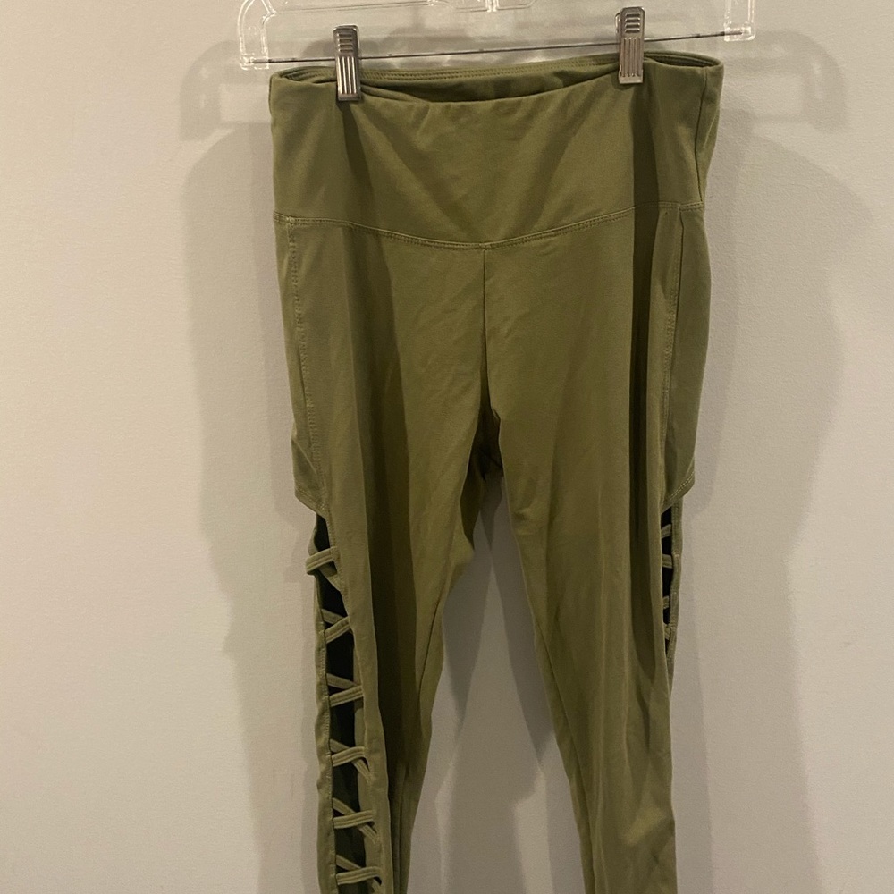 Cutout leggings